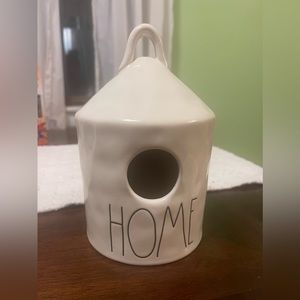 Rae Dunn Home bird feeder, like new. Mistletoe on back